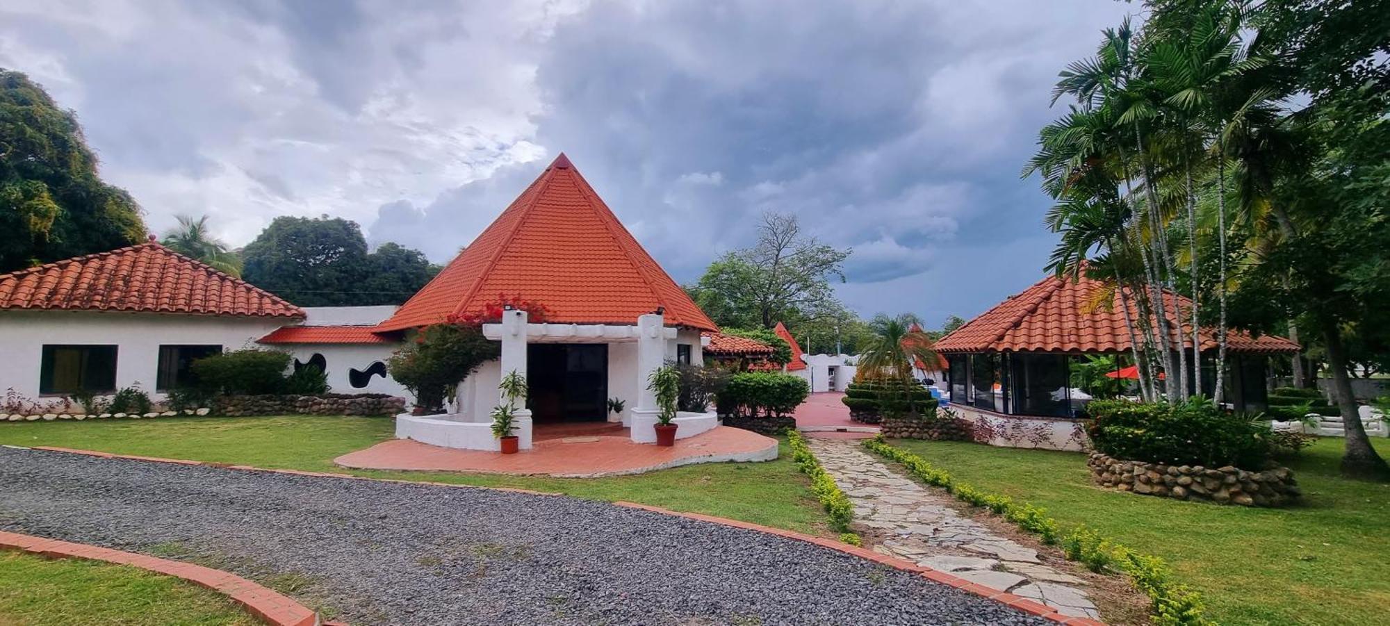 Mia Nueva Gorgona Otel Dış mekan fotoğraf
